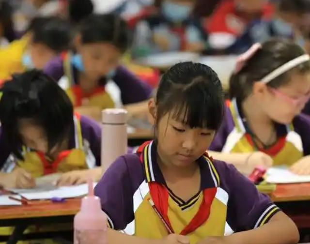 真正意义上可以全天候陪同学生的以相似教师的人物了解学生