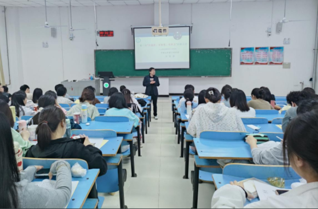 一线教师一起开展教育规划与施行在实践中协同提高教师的专业