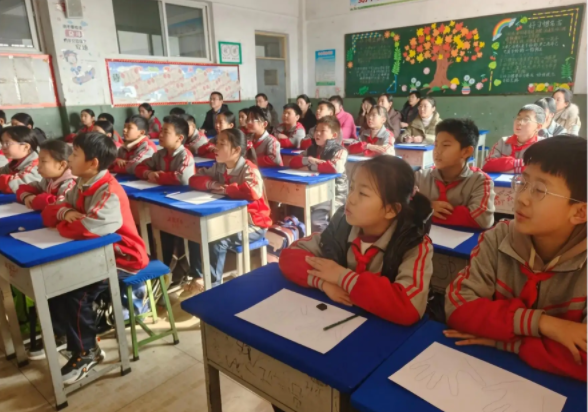 融入心思健康教育内容进步对学生心思行为偏常的识别和早期干